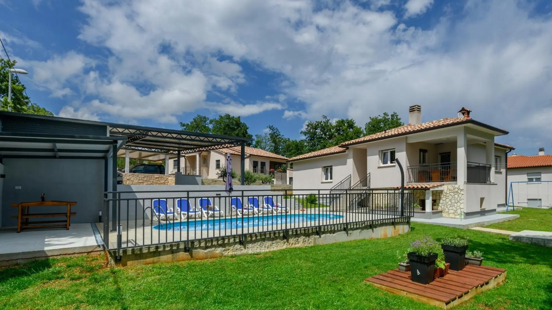 Vila House Luka Krapan 0*,
